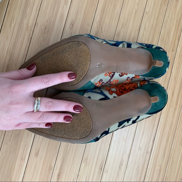 Lori Goldstein Velvet Suede Tapestry Pointed Toe Heels 8.5 - Picture 4 of 5